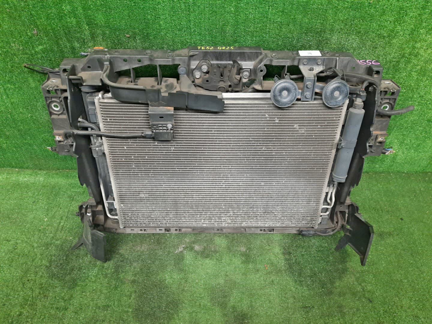 Рамка радиатора NISSAN ELGRAND E52 1556 1 ракурс