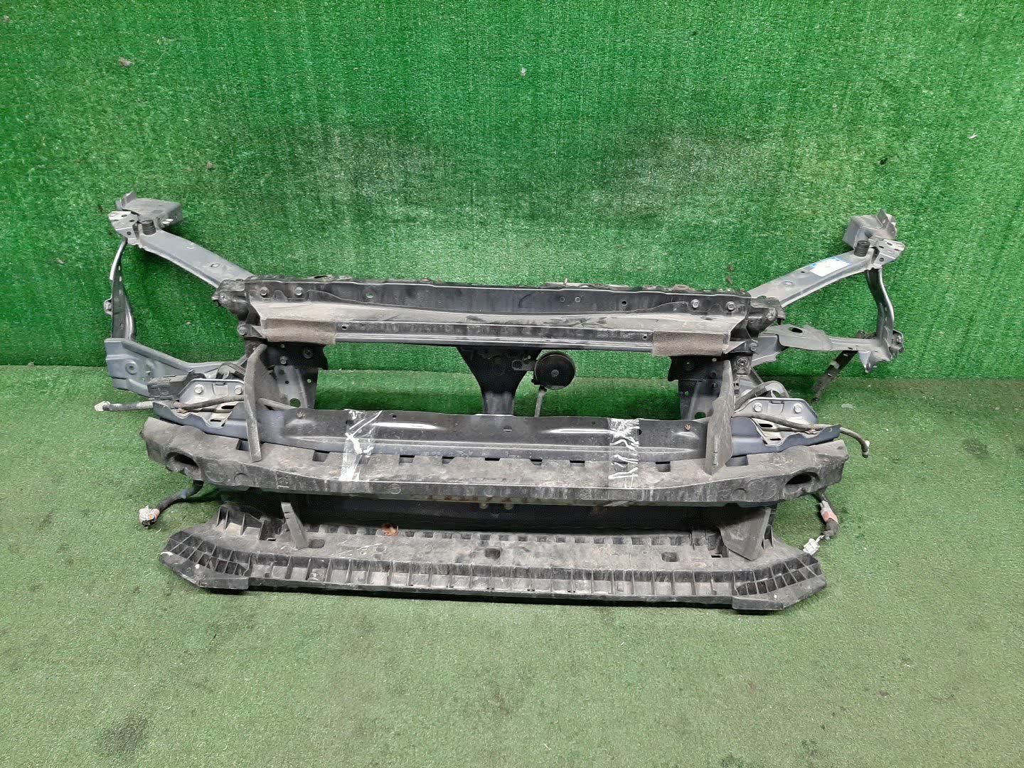 Рамка радиатора SUBARU LEVORG VM4 FB16 1567 1 ракурс