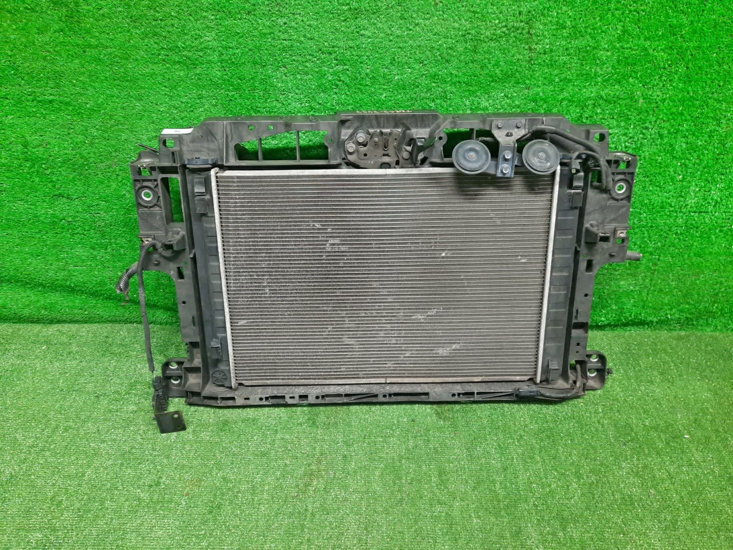 Рамка радиатора NISSAN ELGRAND E52 1 ракурс