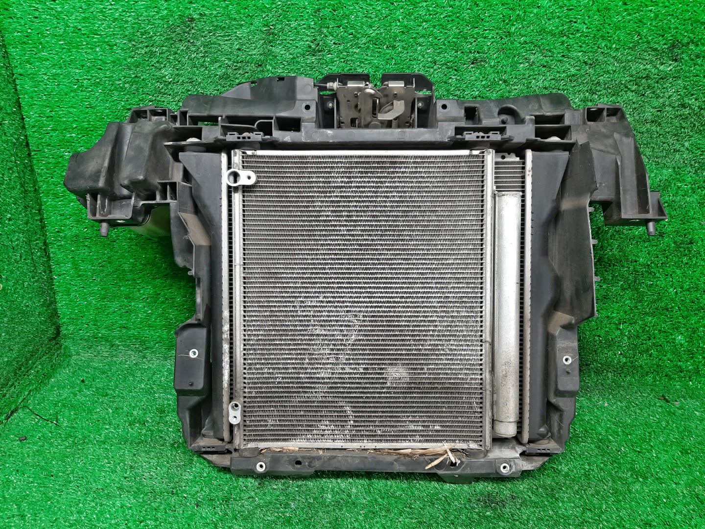 Рамка радиатора MITSUBISHI i HA1W 3B20 1628 1 ракурс