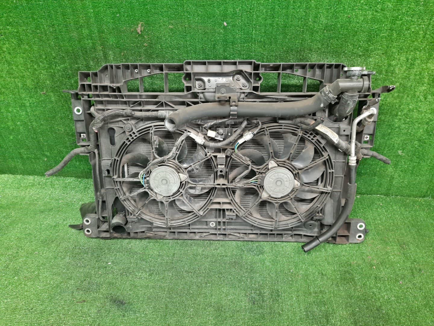 Рамка радиатора NISSAN ELGRAND E52 1632 2 ракурс