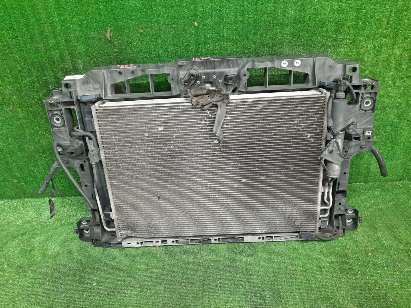 Рамка радиатора NISSAN ELGRAND E52 1633 1 ракурс