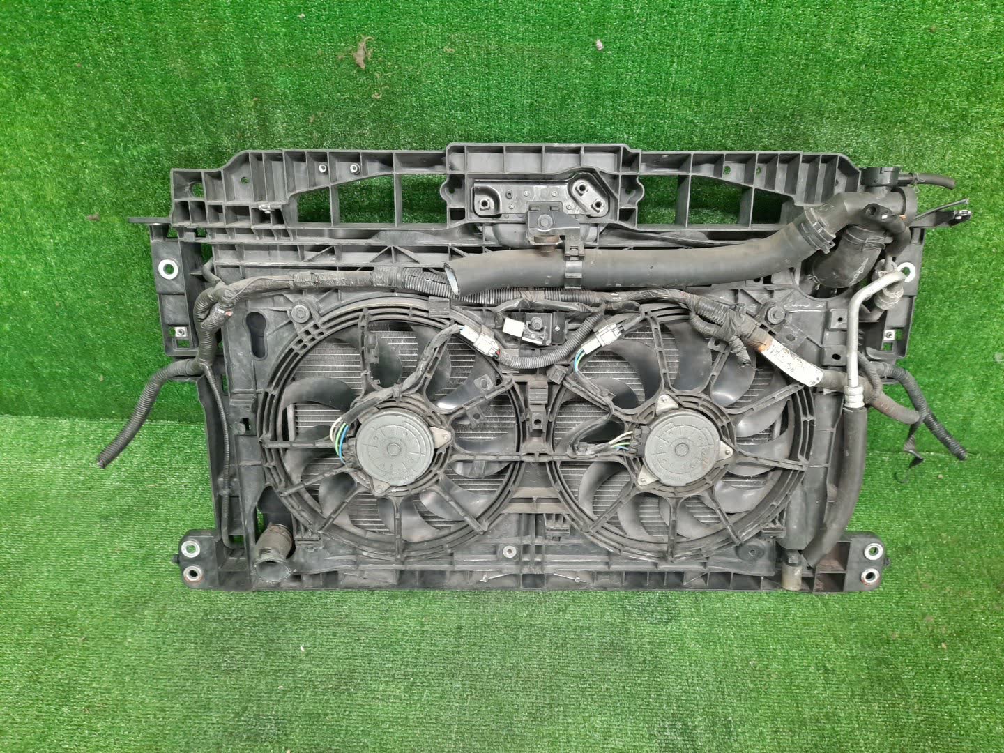 Рамка радиатора NISSAN ELGRAND E52 1633 2 ракурс