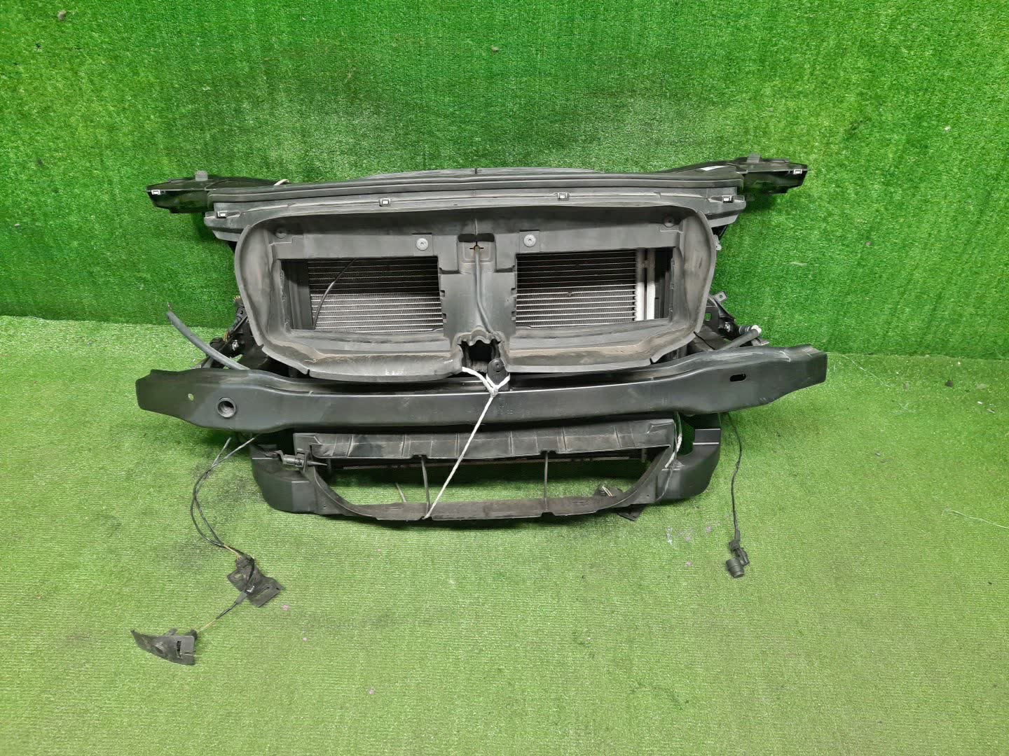 Рамка радиатора BMW X1 E84 3032 1 ракурс