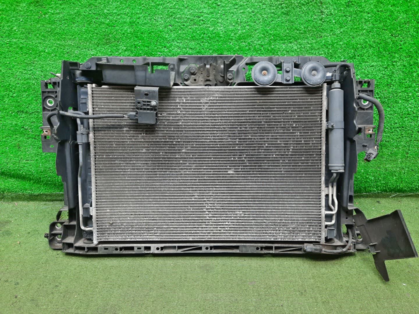 Рамка радиатора NISSAN ELGRAND E52 QR25DE 1692 1 ракурс