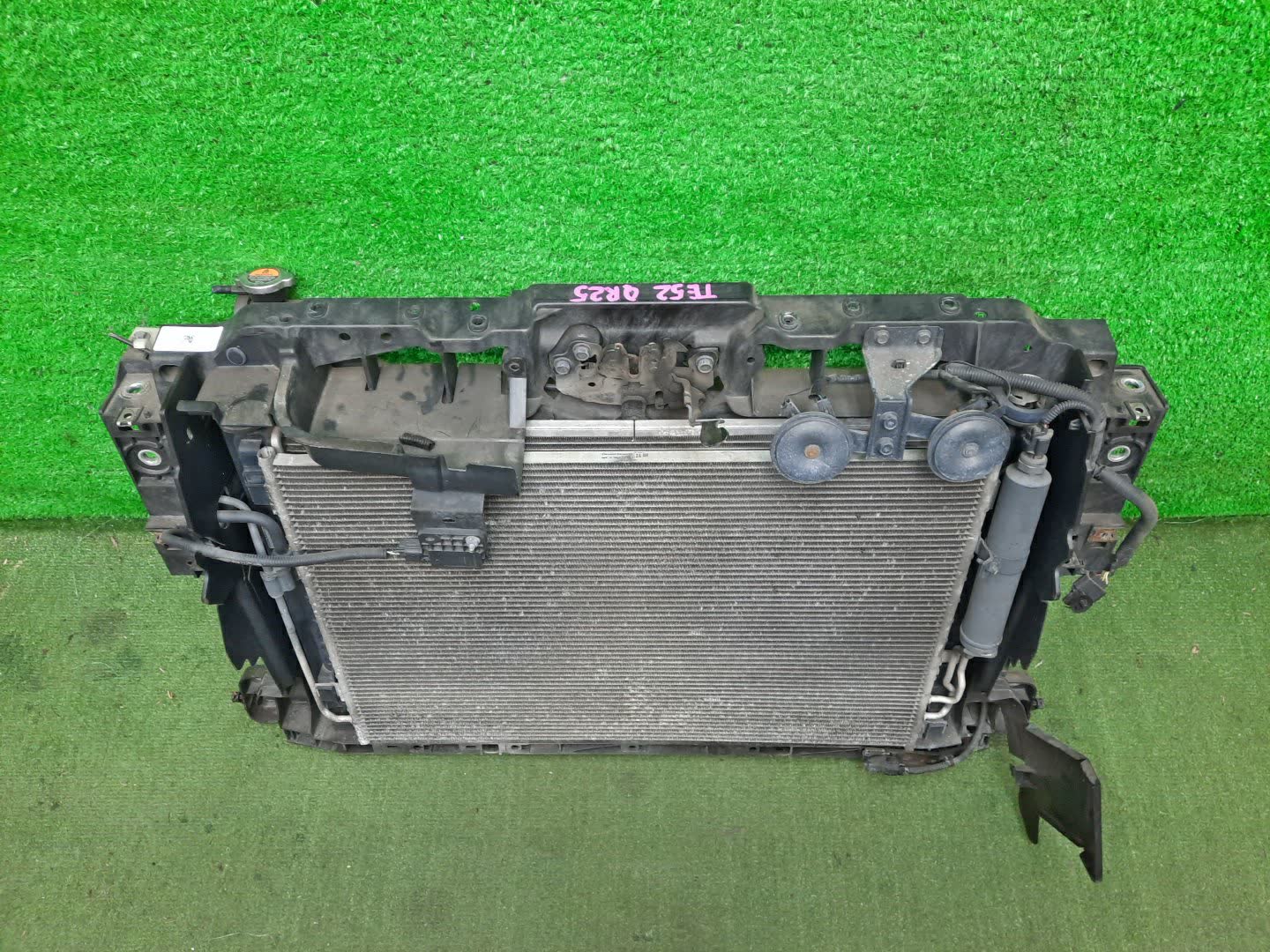 Рамка радиатора NISSAN ELGRAND E52 QR25DE 1692 2 ракурс