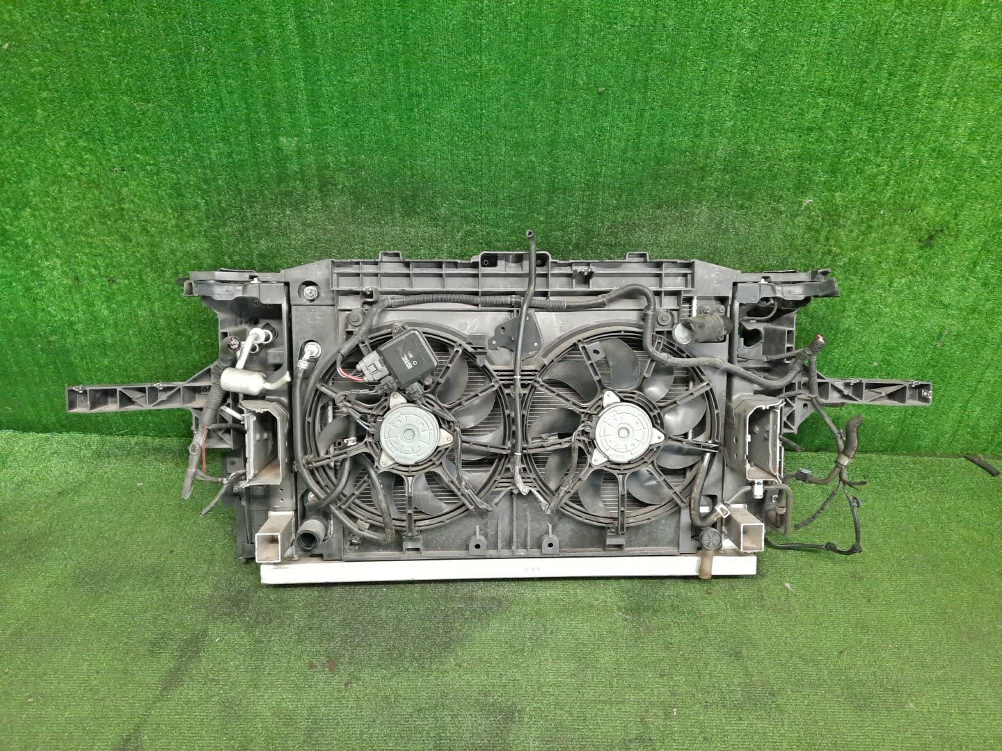 Рамка радиатора NISSAN FUGA KY51 VQ37VHR 1716 3 ракурс