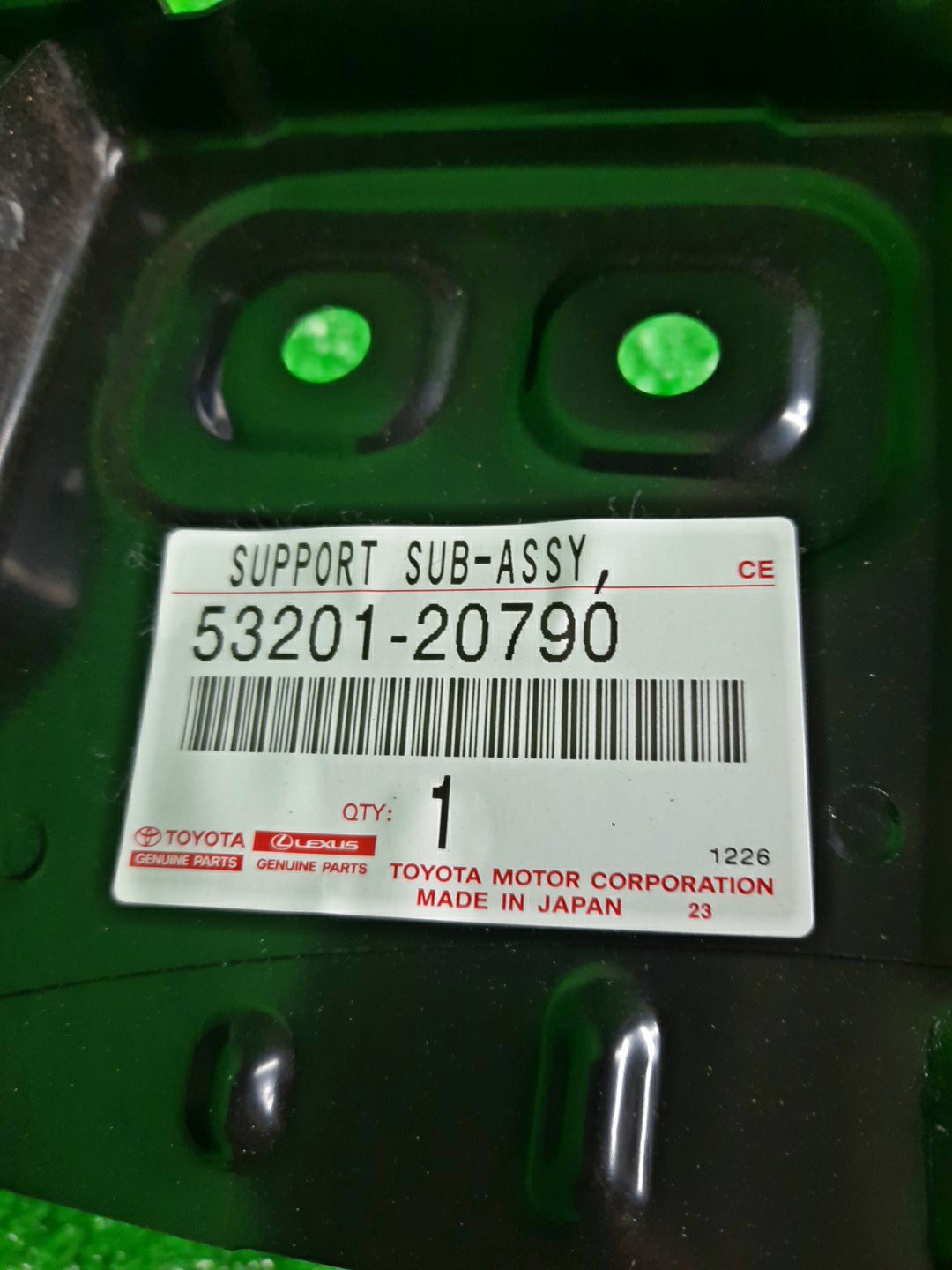 Рамка радиатора TOYOTA ALLION ZRT265, ZRT260, NZT260, ZRT261 53201-20790 3 ракурс