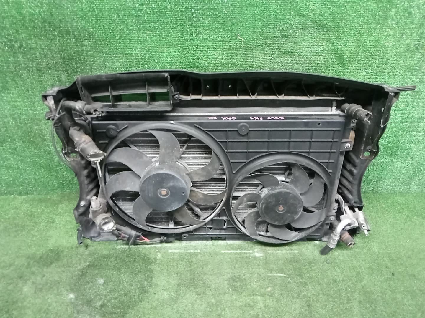 Рамка радиатора VOLKSWAGEN GOLF 5K1, MK6, AJ5 CAX 1805 3 ракурс