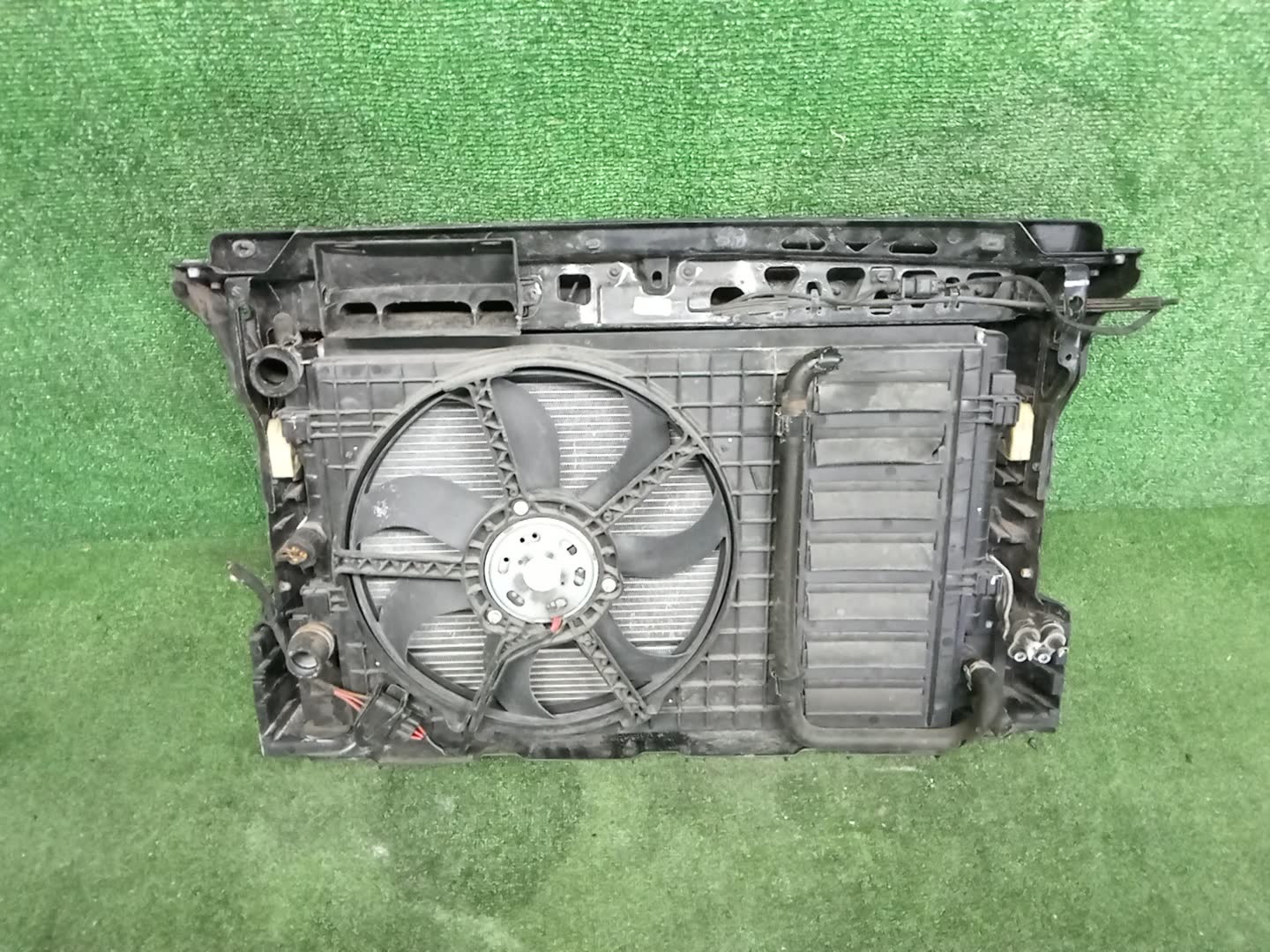 Рамка радиатора VOLKSWAGEN POLO 6R1 CBZ 1806 3 ракурс