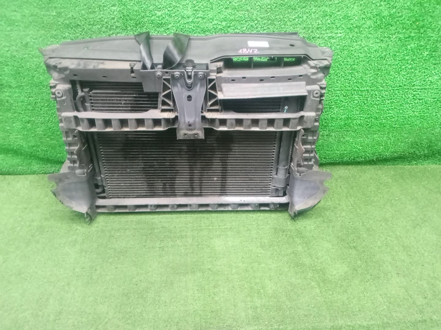 Рамка радиатора VOLKSWAGEN GOLF 5K1, MK6, AJ5 CAV 1842 1 ракурс