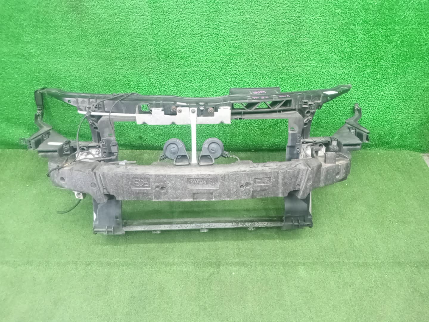 Рамка радиатора AUDI TT 8J9, 8J3 8J0805594G 1 ракурс