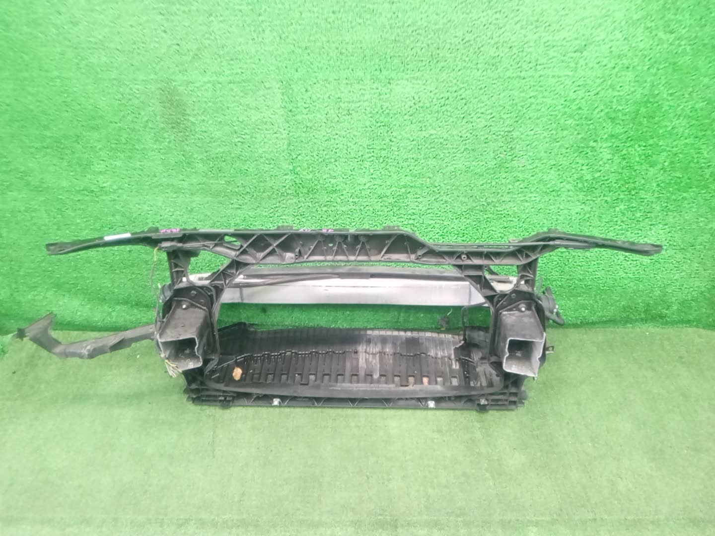 Рамка радиатора AUDI A4 8K2, B8, 8K5 1852 3 ракурс