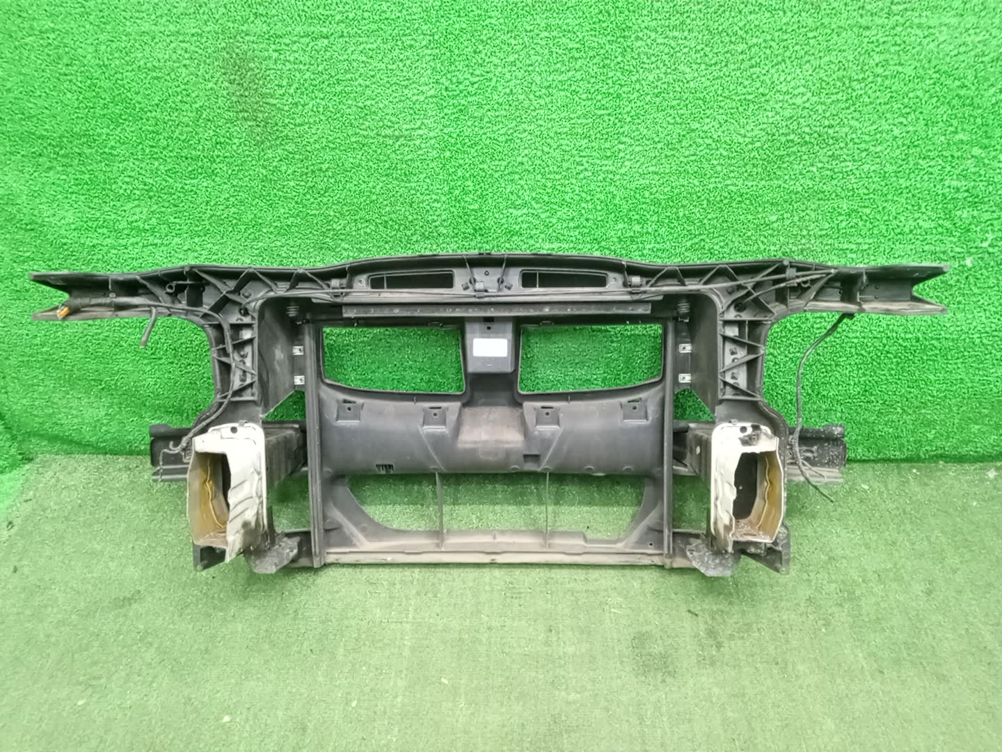 Рамка радиатора BMW 3-Series, 335xi, 320i, 318i, 325xi, 325i E90, E91 N46B20BB 1921 2 ракурс