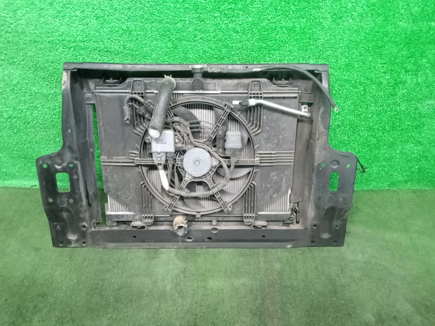 Рамка радиатора NISSAN SERENA NC26, FPC26, FNPC26, HC26, C26, HFC26, FC26, FNC26 MR20DD 1924 2 ракурс