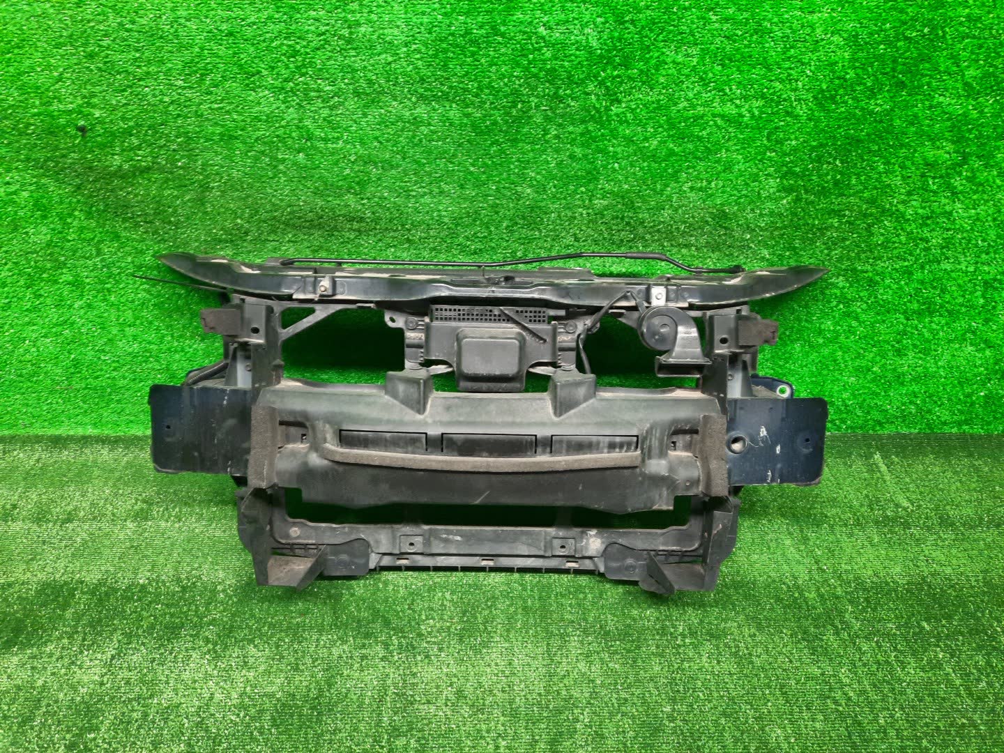 Рамка радиатора MAZDA AXELA, MAZDA 3, 3 BMLFS, BM6FJ, BM2AS, BM2FP, BM2AP, BM5FP, BM5FS, BM5AS, BM5AP, BM2FS, BYEFP, BMEFS, BM Z6 1946 1 ракурс Рамка радиатора MAZDA AXELA, MAZDA 3, 3 BMLFS, BM6FJ, BM2AS, BM2FP, BM2AP, BM5FP, BM5FS, BM5AS, BM5AP, BM2FS, BYEFP, BMEFS, BM Z6 1946 1 ракурс