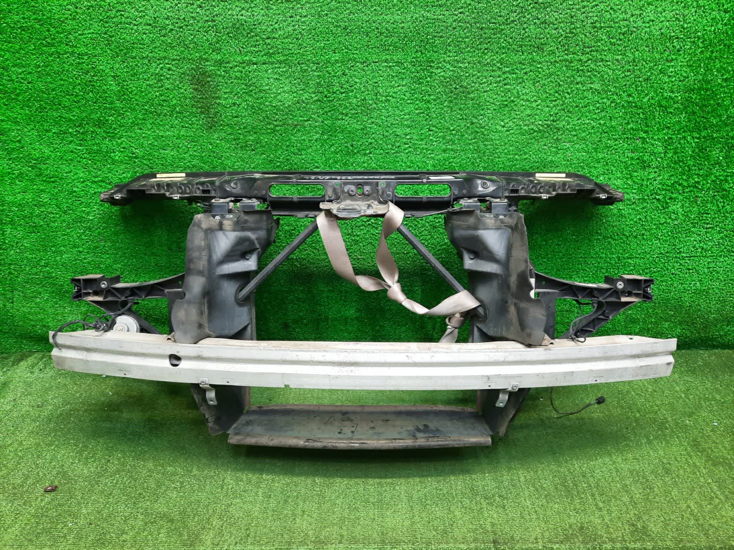 Рамка радиатора BMW X3 E83 1950 1 ракурс