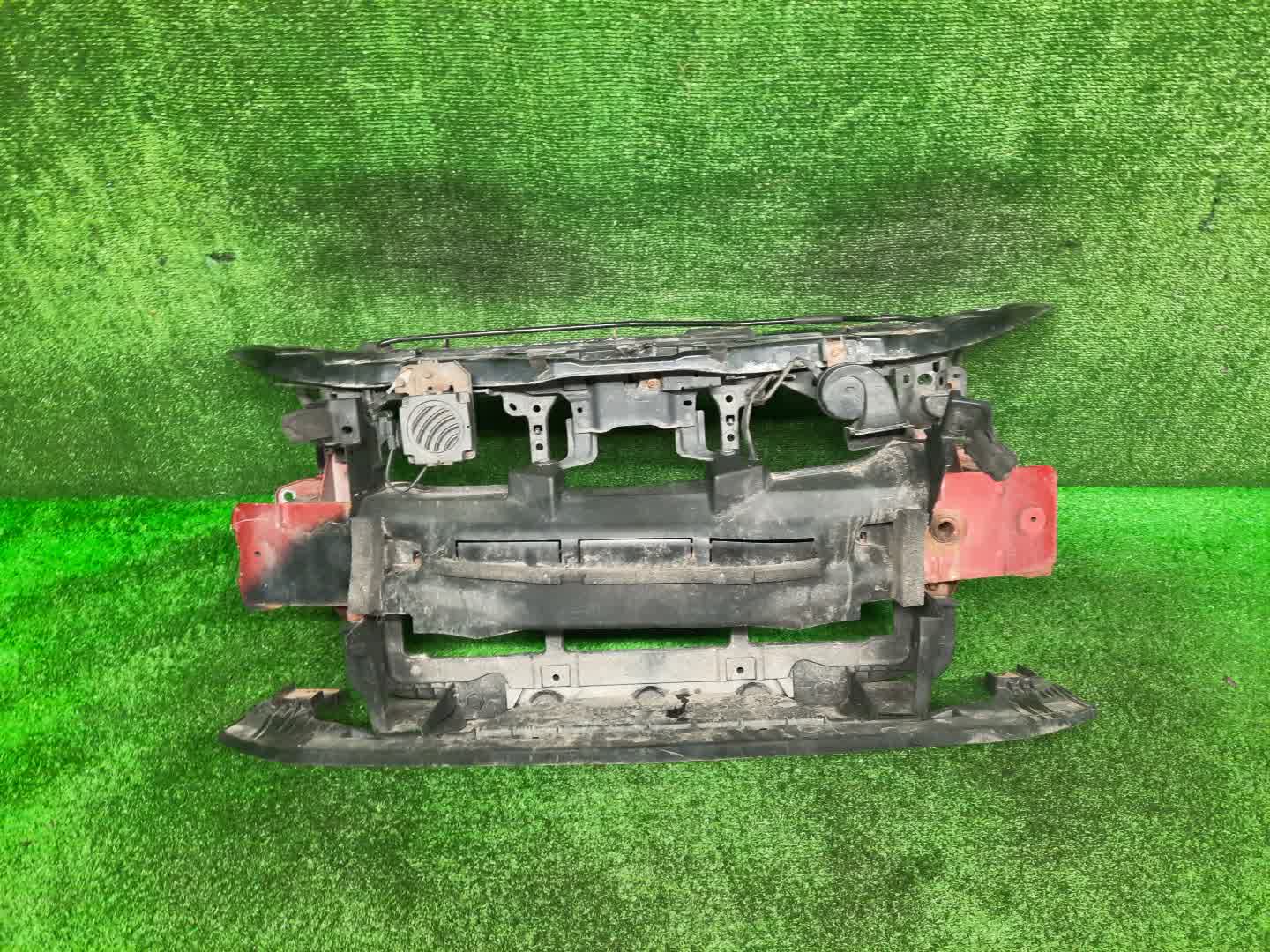 Рамка радиатора MAZDA AXELA, MAZDA 3, 3 BMLFS, BM6FJ, BM2AS, BM2FP, BM2AP, BM5FP, BM5FS, BM5AS, BM5AP, BM2FS, BYEFP, BMEFS, BM 2007 1 ракурс Рамка радиатора MAZDA AXELA, MAZDA 3, 3 BMLFS, BM6FJ, BM2AS, BM2FP, BM2AP, BM5FP, BM5FS, BM5AS, BM5AP, BM2FS, BYEFP, BMEFS, BM 2007 1 ракурс
