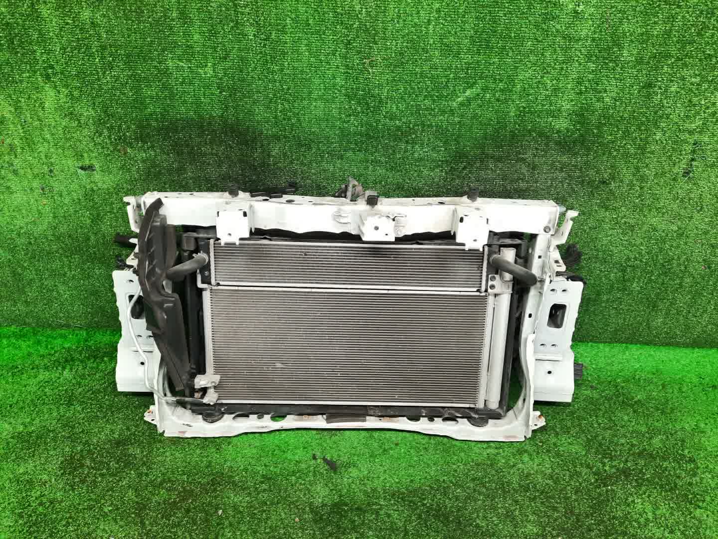 Рамка радиатора TOYOTA PRIUS ALPHA ZVW41W, ZVW40W 2ZR-FXE 0013 1 ракурс