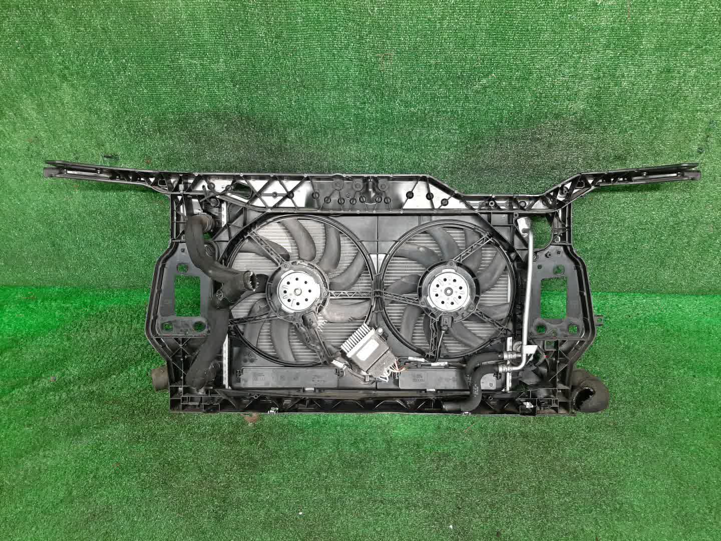 Рамка радиатора AUDI A4 8K2, B8, 8K5 CDN 0015 2 ракурс