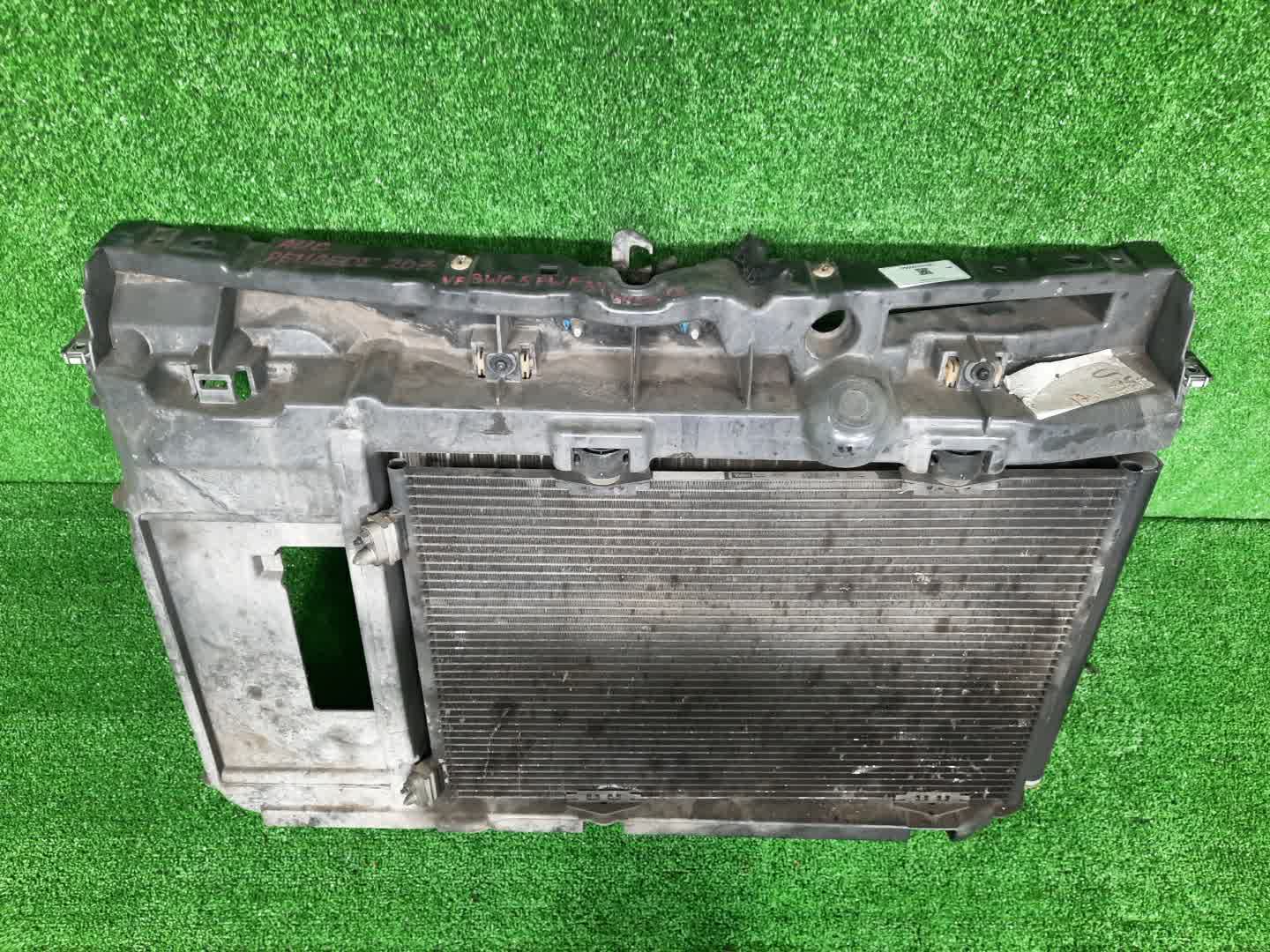 Рамка радиатора PEUGEOT 207 WC 0064 2 ракурс