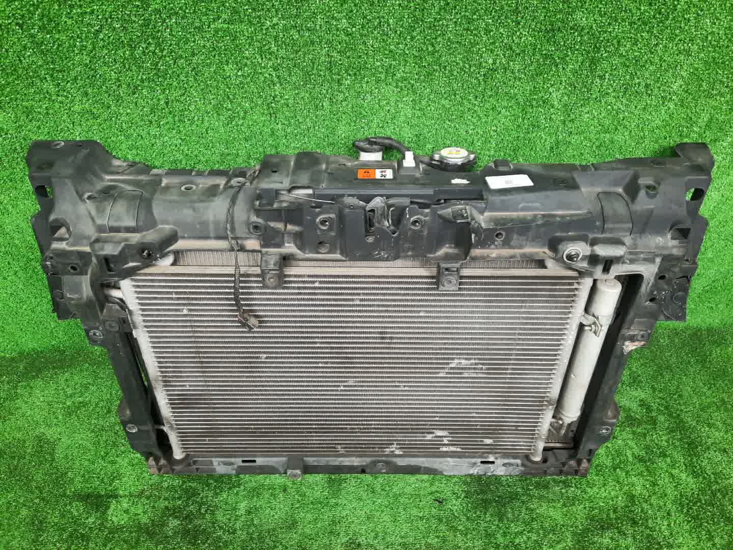Рамка радиатора MAZDA CX-7 ER3P L3-VDT 0066 1 ракурс Рамка радиатора MAZDA CX-7 ER3P L3-VDT 0066 1 ракурс