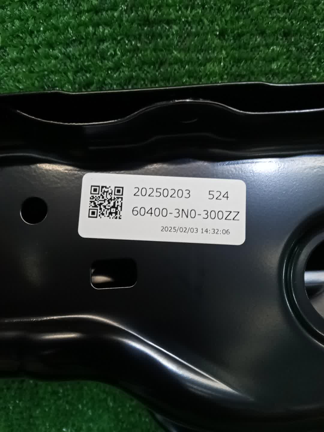 Рамка радиатора HONDA VEZEL RV6 60400-3N0-300ZZ 3 ракурс
