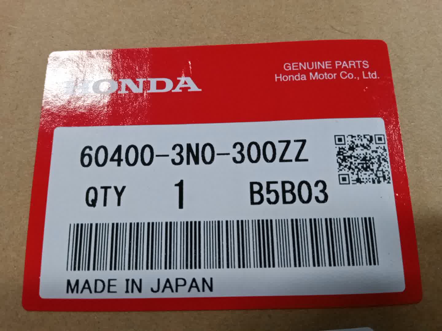 Рамка радиатора HONDA VEZEL RV6 60400-3N0-300ZZ 4 ракурс