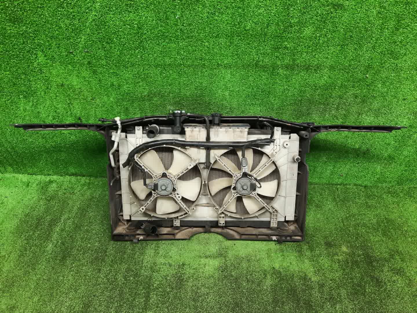 Рамка радиатора MAZDA ATENZA, MAZDA 6 GG3S, GY3W, GYEW, GGEP, GGES, GG3P, GY, GG L3-VE 0121 2 ракурс