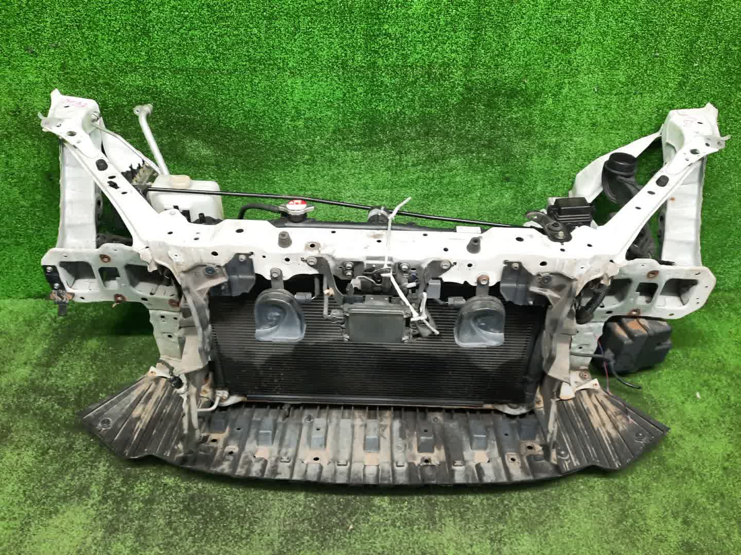 Рамка радиатора HONDA JADE FR4 LEB 0133 1 ракурс