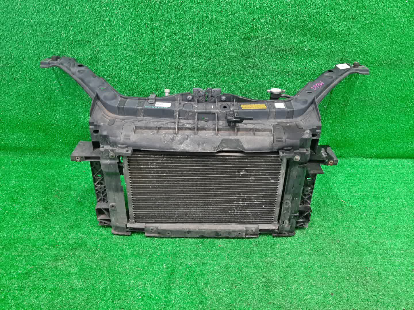 Рамка радиатора MAZDA DEMIO DY3W, DY5W, DY3R ZJ-VE 0151 1 ракурс Рамка радиатора MAZDA DEMIO DY3W, DY5W, DY3R ZJ-VE 0151 1 ракурс