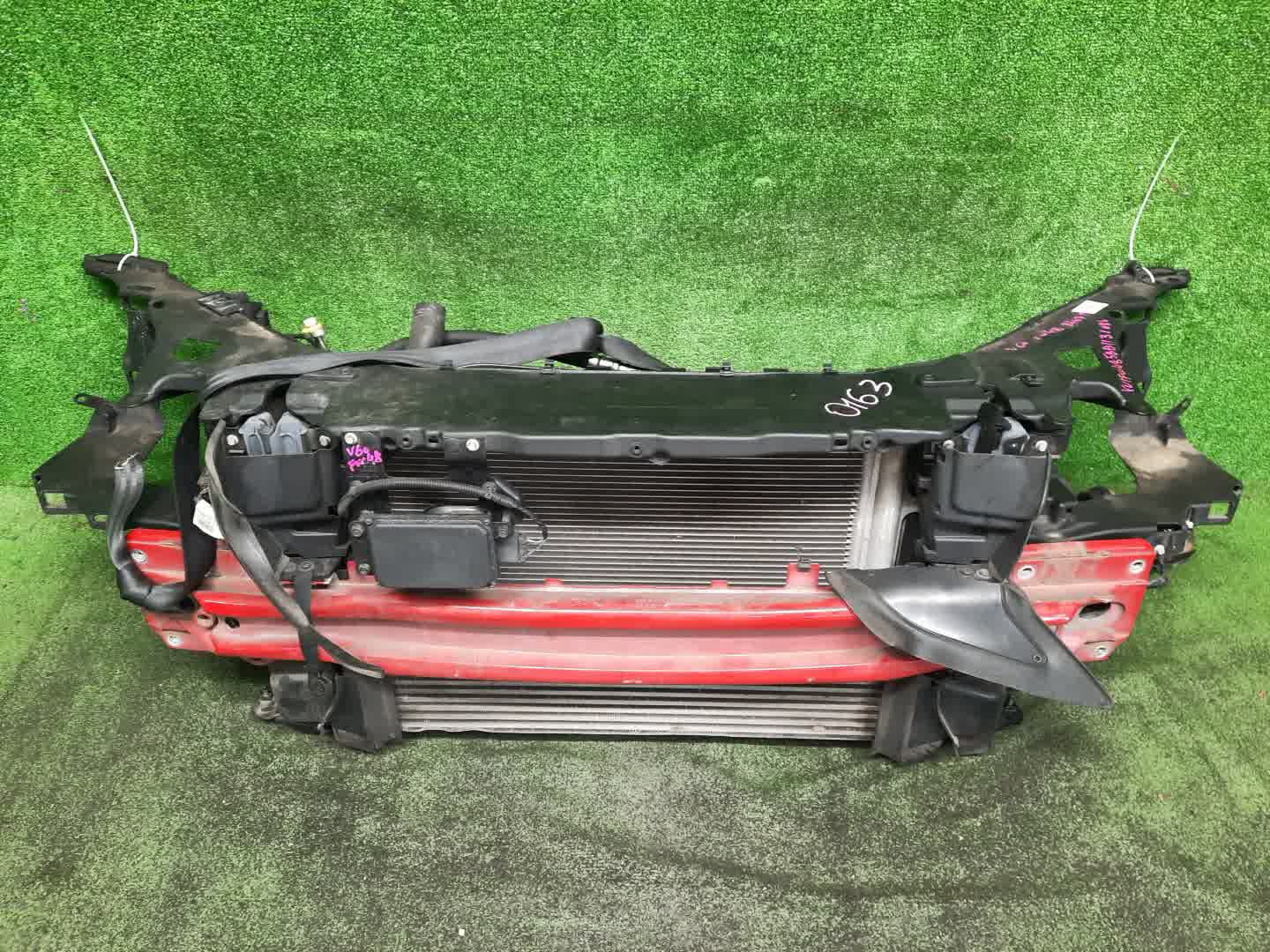 Рамка радиатора VOLVO V60 FW48 B4164T 0163 1 ракурс