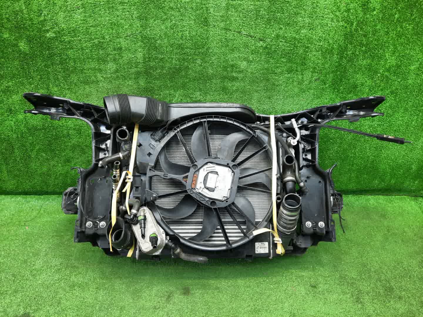 Рамка радиатора BMW X1 E84 N20B20A 0197 3 ракурс