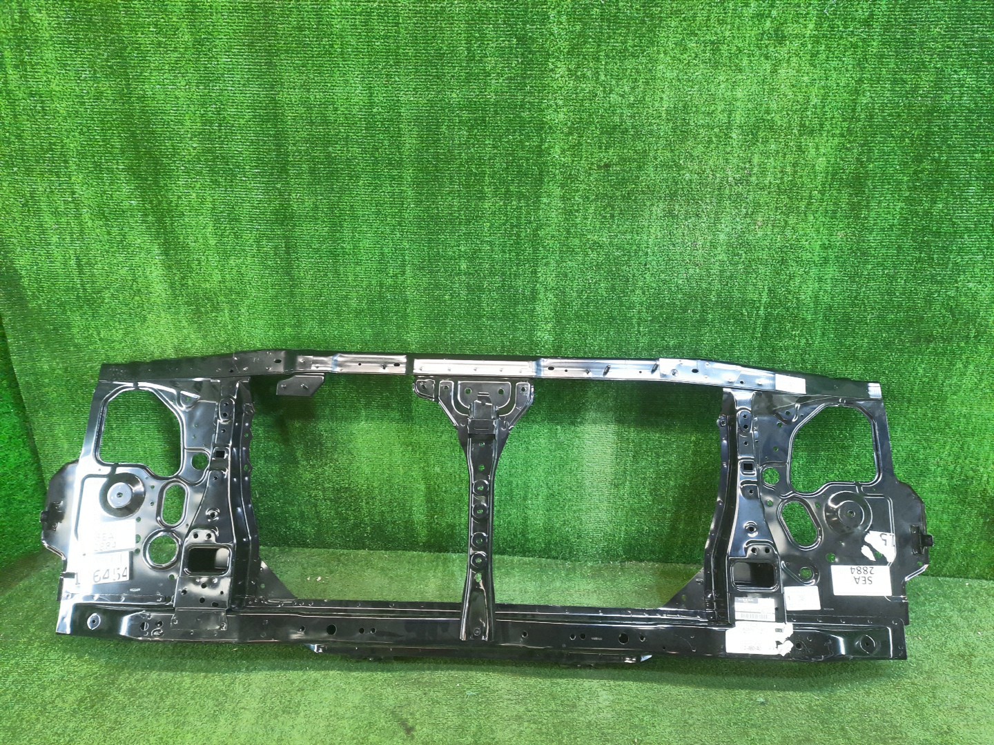 Рамка радиатора NISSAN SAFARI, PATROL Y61 62500-1Y400 1 ракурс Рамка радиатора NISSAN SAFARI, PATROL Y61 62500-1Y400 1 ракурс