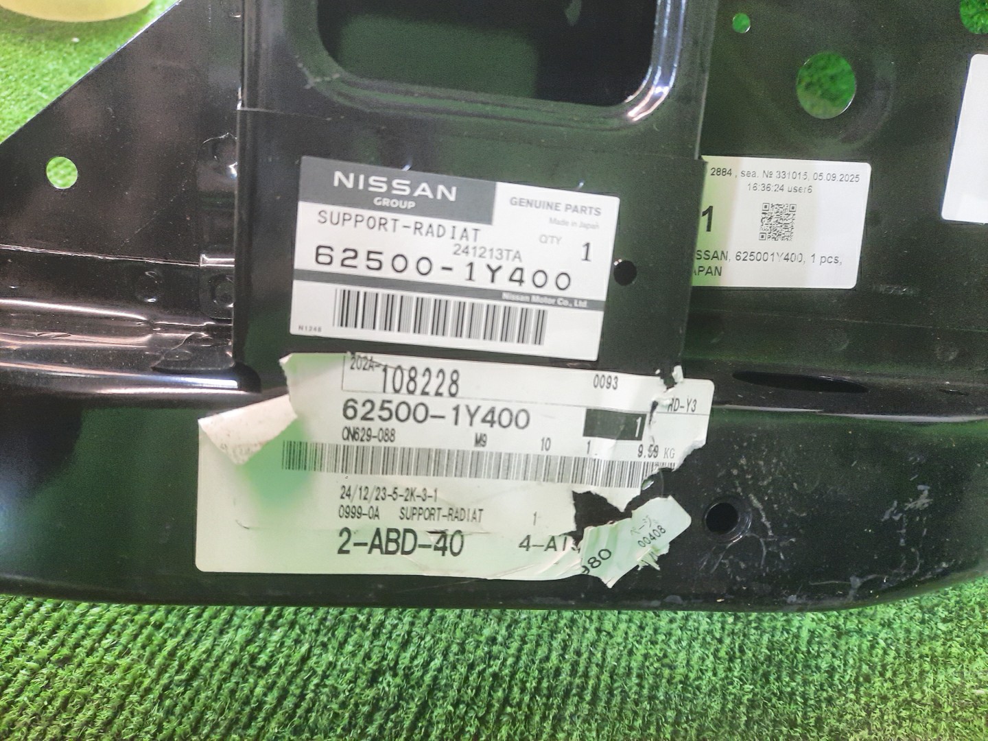 Рамка радиатора NISSAN SAFARI, PATROL Y61 62500-1Y400 3 ракурс