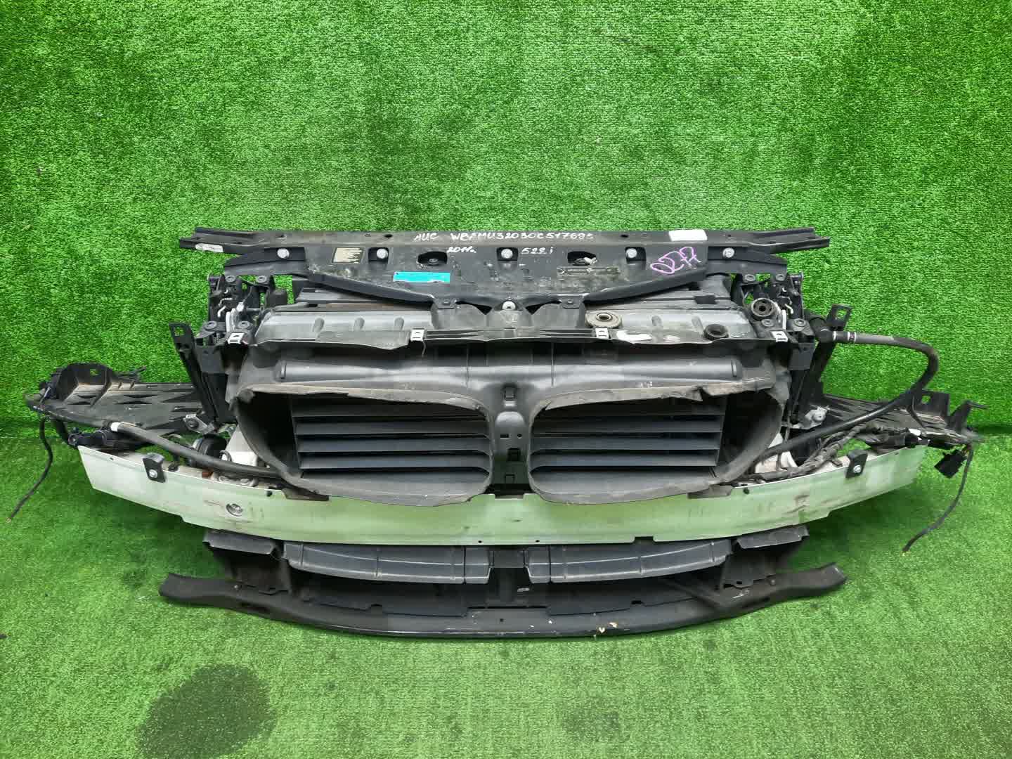 Рамка радиатора BMW 520d, 525d, 530d, 535d, 5-Series, 535i, 528i, 530i, 520i, 523i, 550i F11, F10, FZ35, FR35, XG20, FW20, XG28, FP25, FR30, FR44 N52B30A WBAMU32030C517695 2 ракурс