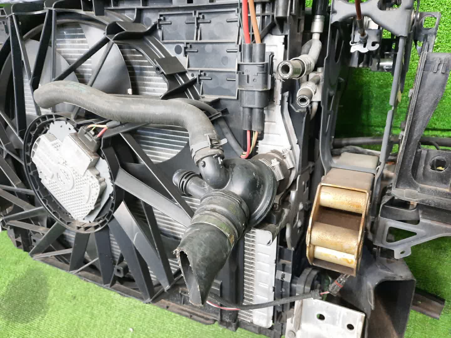Рамка радиатора BMW 520d, 525d, 530d, 535d, 5-Series, 535i, 528i, 530i, 520i, 523i, 550i F11, F10, FZ35, FR35, XG20, FW20, XG28, FP25, FR30, FR44 N52B30A WBAMU32030C517695 4 ракурс