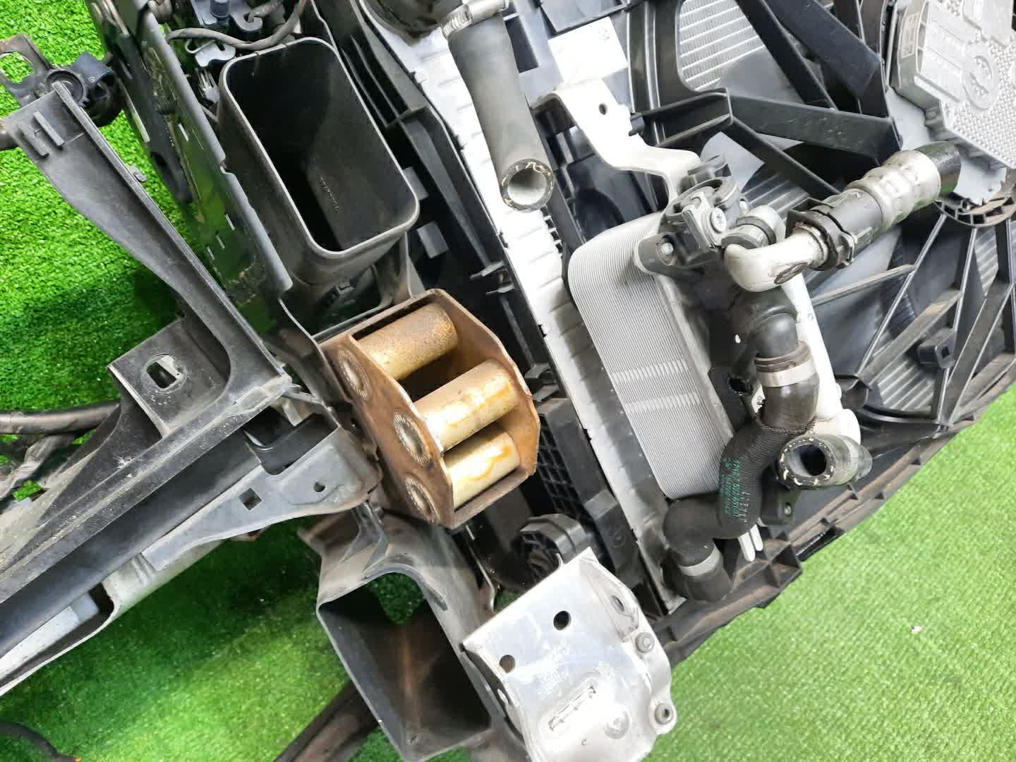 Рамка радиатора BMW 520d, 525d, 530d, 535d, 5-Series, 535i, 528i, 530i, 520i, 523i, 550i F11, F10, FZ35, FR35, XG20, FW20, XG28, FP25, FR30, FR44 N52B30A WBAMU32030C517695 5 ракурс