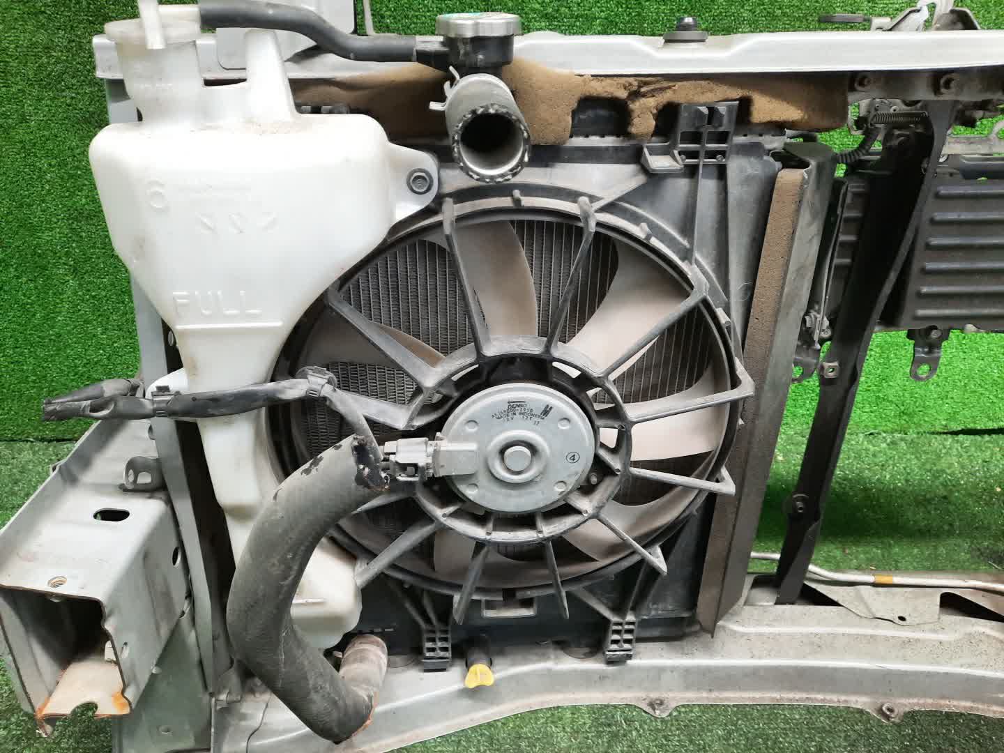 Рамка радиатора TOYOTA TANK M900A 1KR-FE 0278 4 ракурс