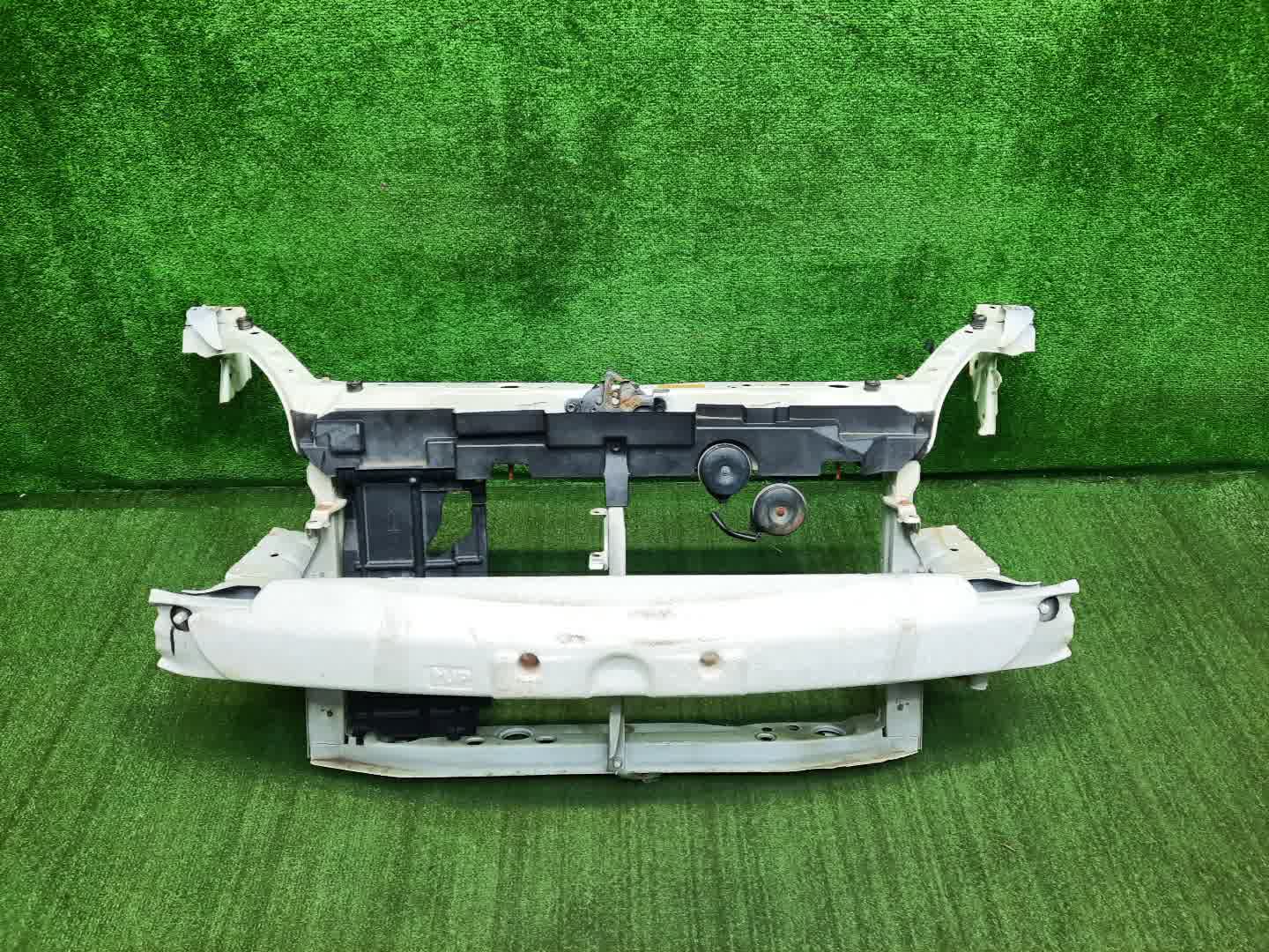 Рамка радиатора TOYOTA IST NCP60, NCP65, NCP61 1NZ-FE 0294 1 ракурс