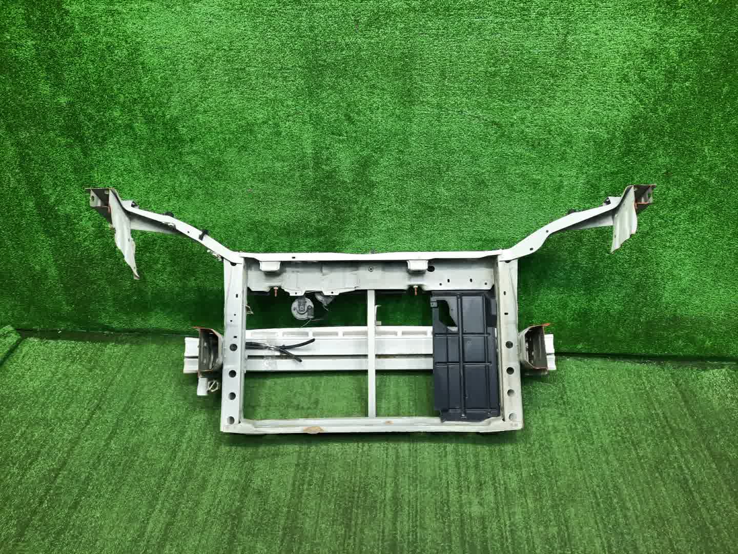 Рамка радиатора TOYOTA IST NCP60, NCP65, NCP61 1NZ-FE 0294 2 ракурс