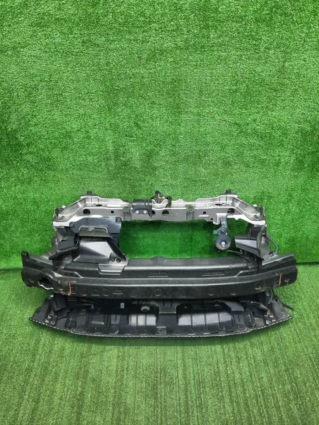 Рамка радиатора TOYOTA YARIS MXPH15 M15A-FXE 0295 1 ракурс