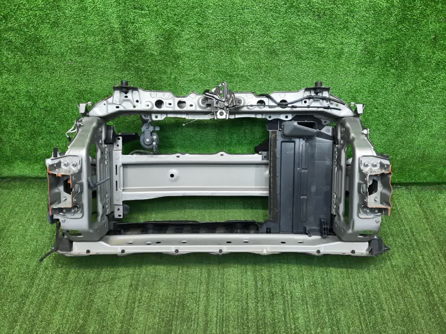 Рамка радиатора TOYOTA YARIS MXPH15 M15A-FXE 0295 2 ракурс