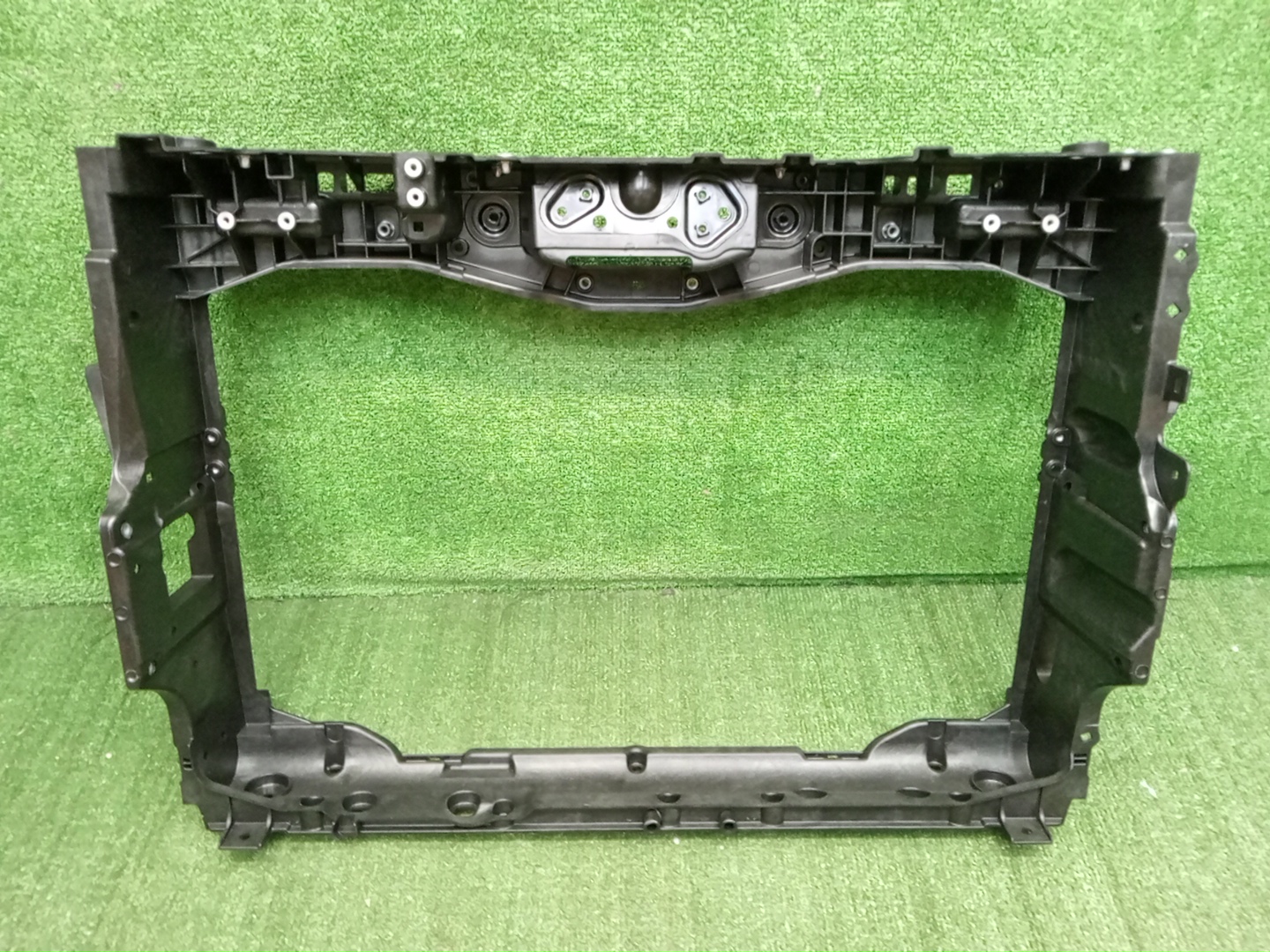 Рамка радиатора HONDA ZR-V 71411-3Y0-H01 2 ракурс
