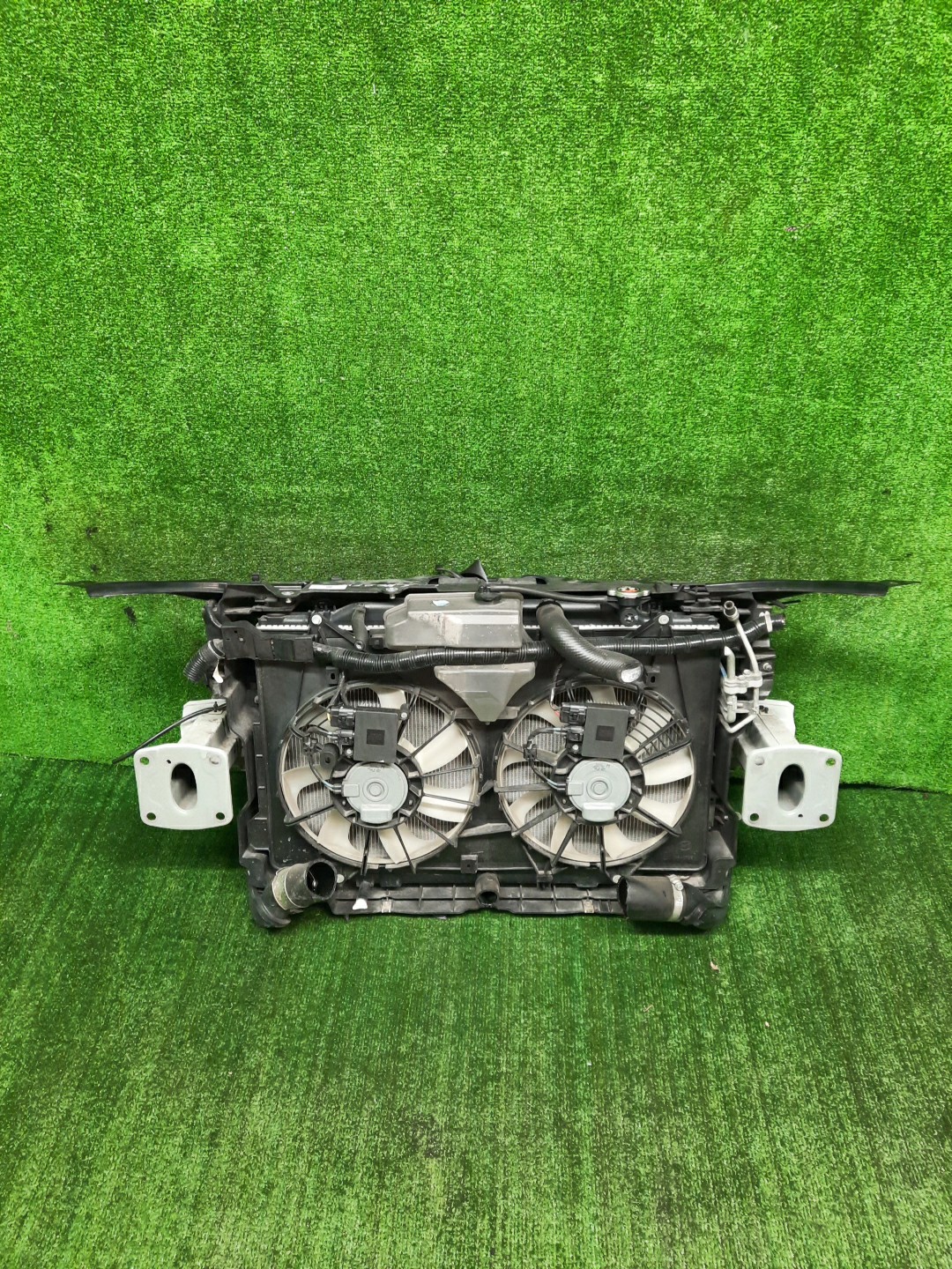 Рамка радиатора MAZDA CX-5 KE5AW, KE5FW, KEEAW, KEEFW, KE2AW, KE2FW SH-VPTS 0300 3 ракурс