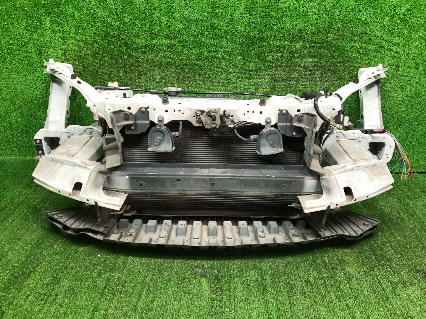 Рамка радиатора HONDA JADE FR4 LEB 0304 1 ракурс
