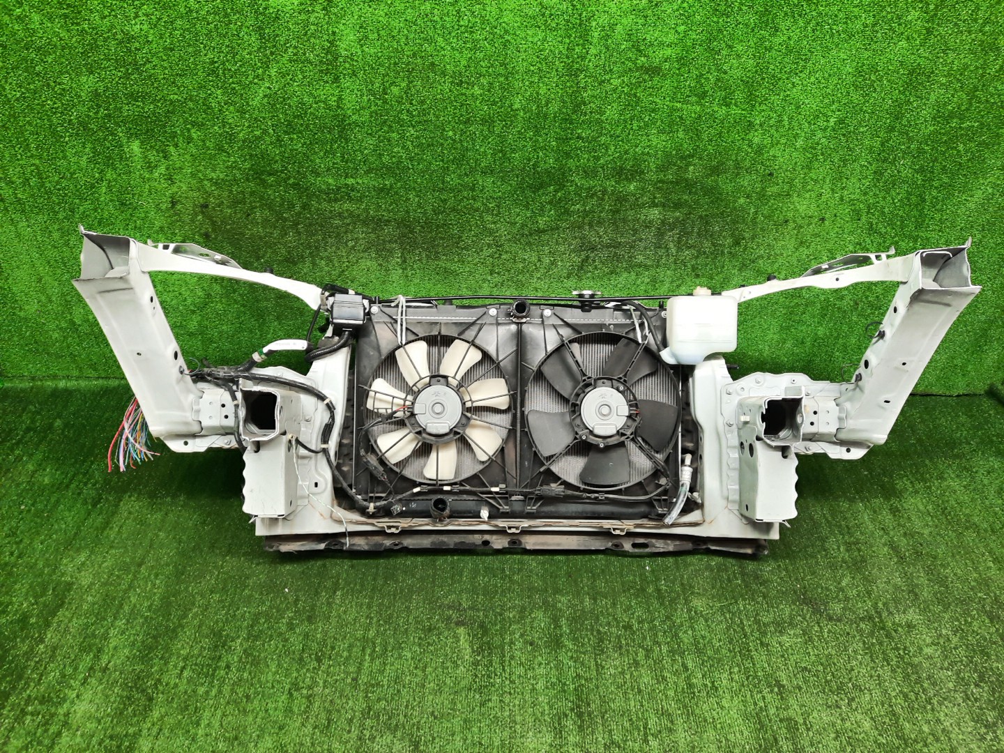 Рамка радиатора HONDA JADE FR4 LEB 0304 3 ракурс