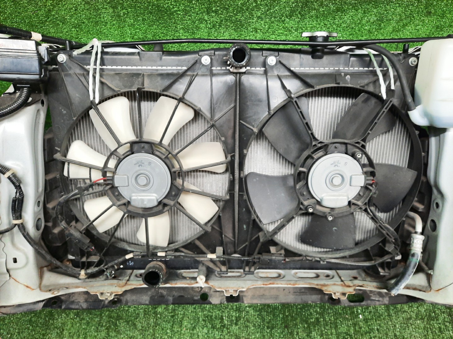 Рамка радиатора HONDA JADE FR4 LEB 0304 4 ракурс