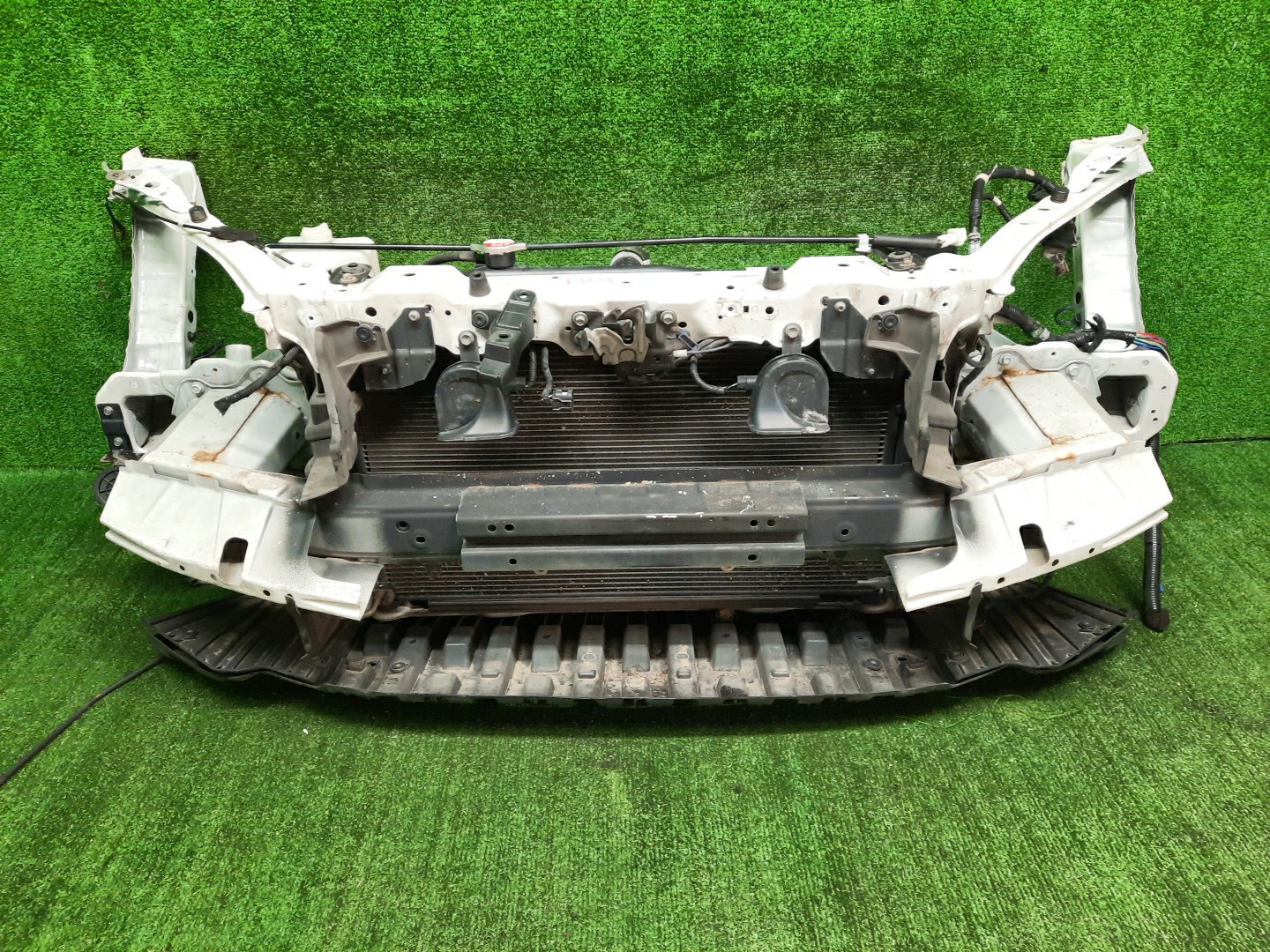Рамка радиатора HONDA JADE FR4 LEB 0305 1 ракурс