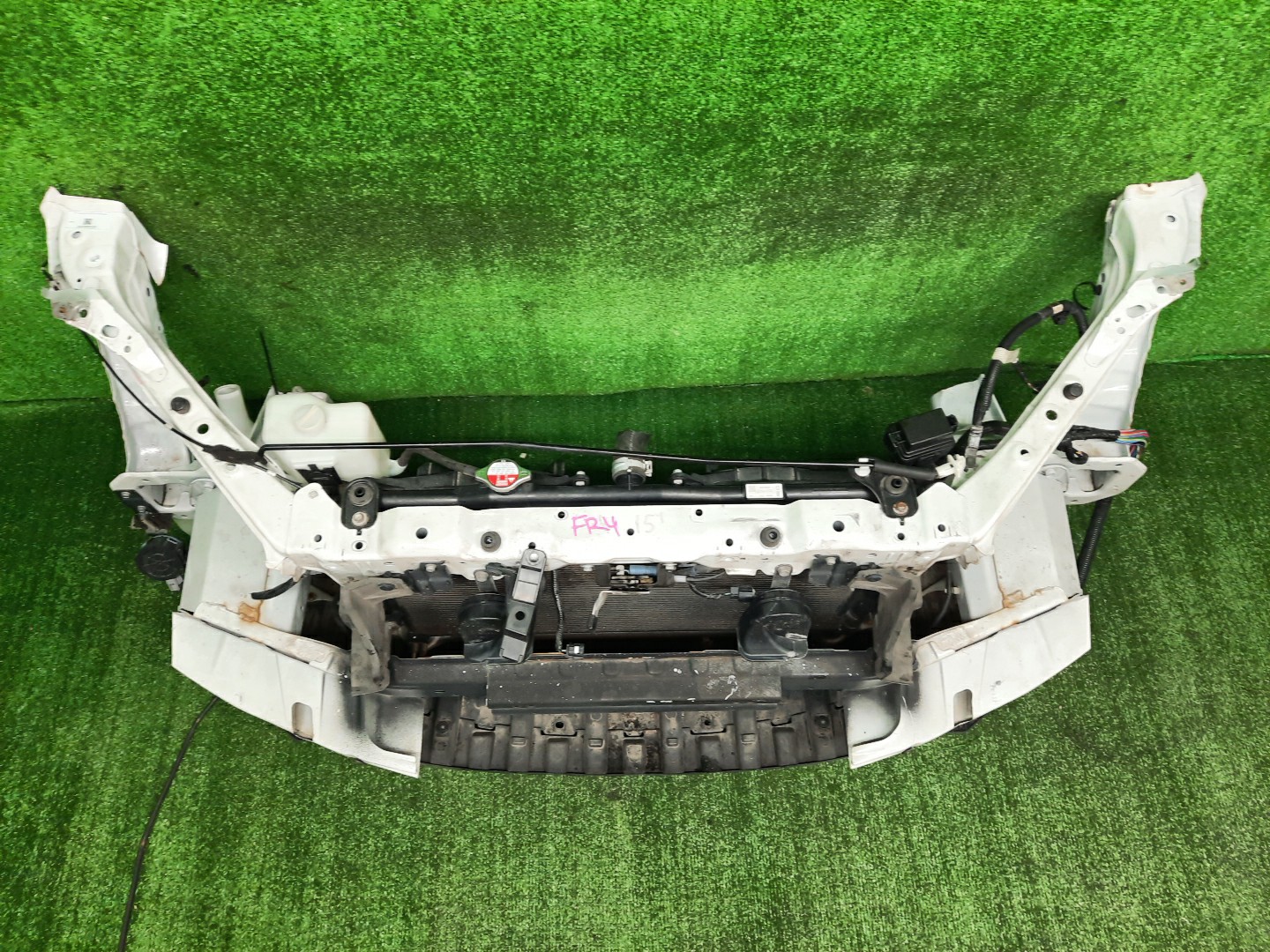Рамка радиатора HONDA JADE FR4 LEB 0305 2 ракурс